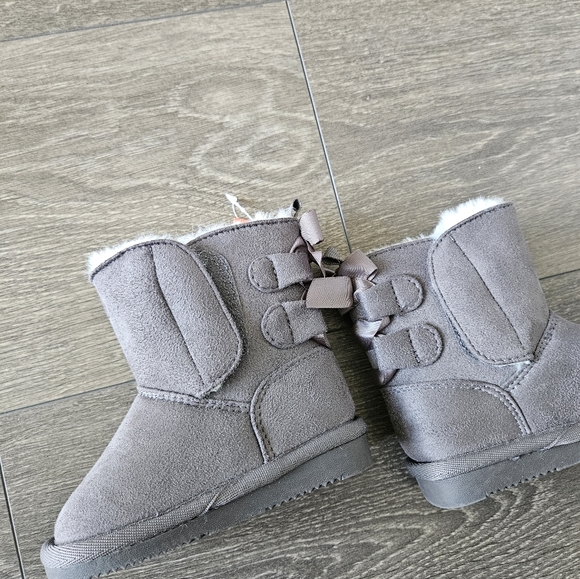 Infant ugg style boots with soft fur - Picture 5 of 5